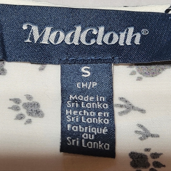 EUC MODCLOTH WHITE WRAP BLOUSE WITH BLACK ANIMAL NOVELTY FOOT PRINTS SZ S - Picture 7 of 9